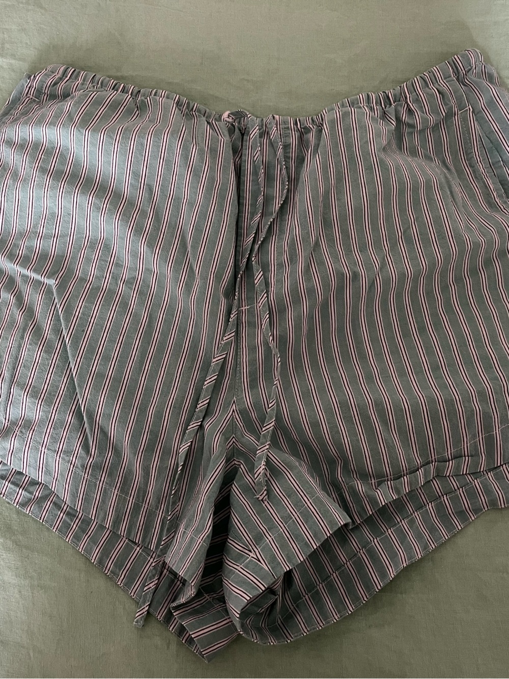Madewell Drawstring High Rise Mid Length Shorts in Crinkle
